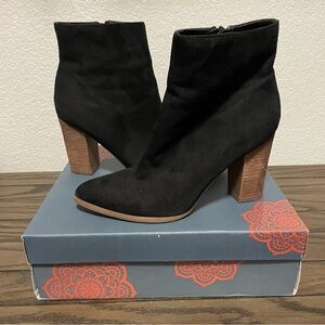 Used Carlos Santana Black Booties Size 10